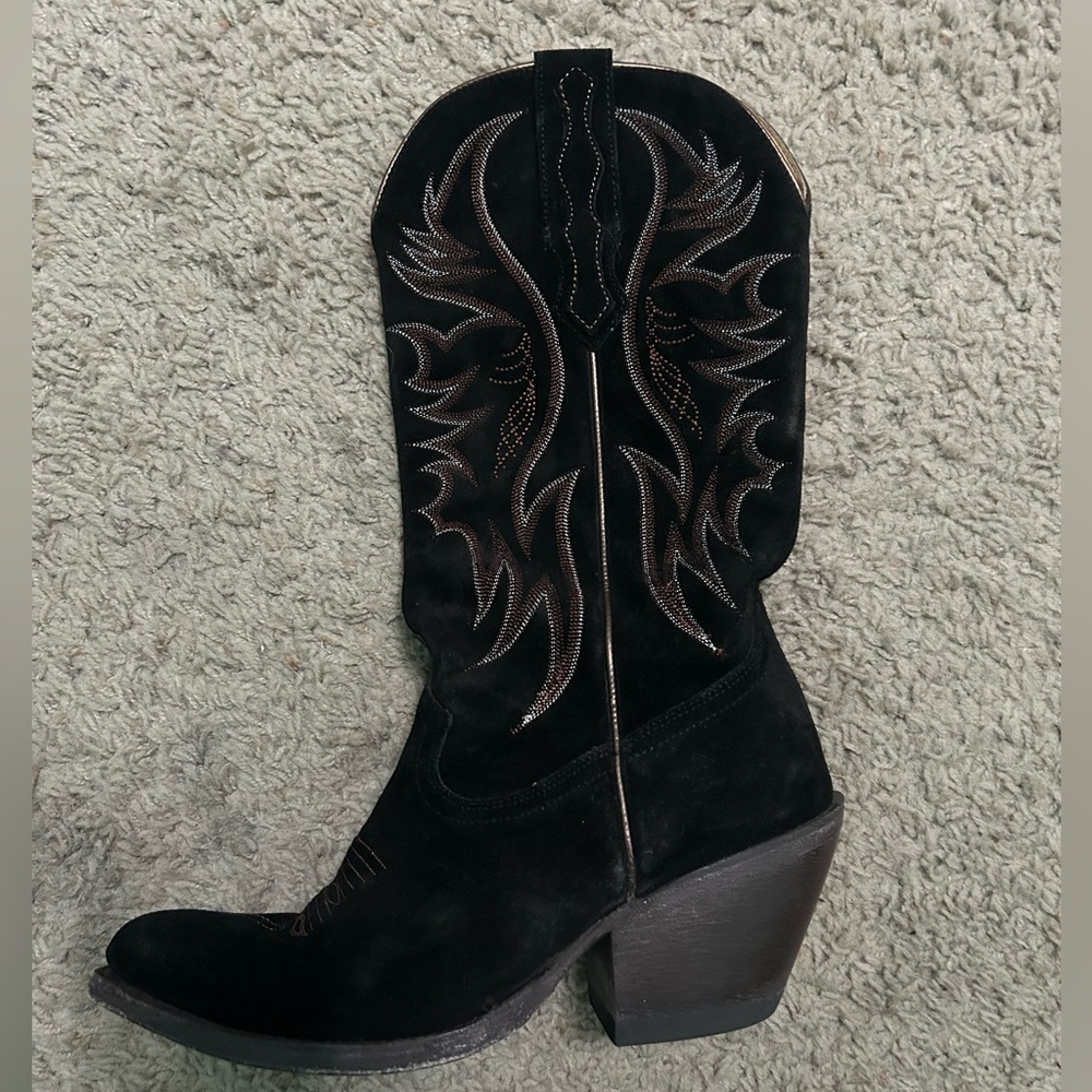 Idyllwind “Charmed Life” black suede boots